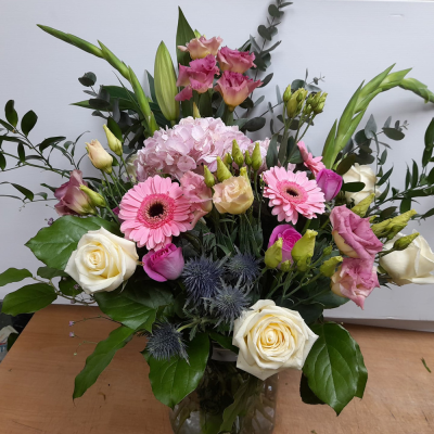 Aquatic Scent - A breathtaking spray of seasonal flowers interspersed with foliage. Natural, beautiful and just perfect.